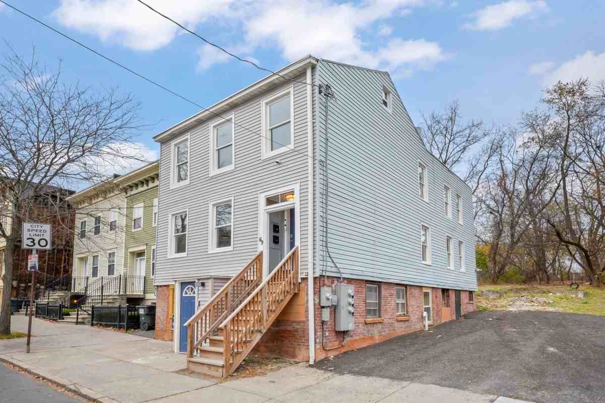 69 2nd St - Photo 3 of 24