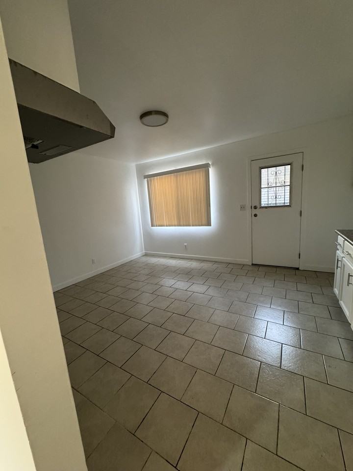 1325 W 87th St #1325 - Photo 2 of 6