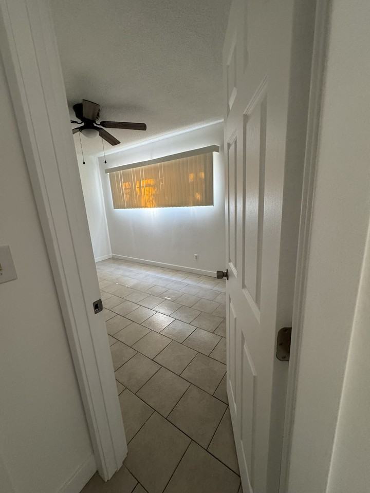 1325 W 87th St #1325 - Photo 5 of 6