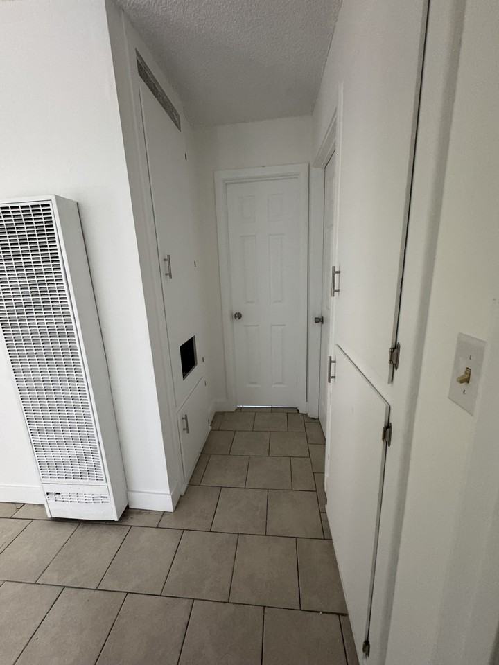 1325 W 87th St #1325 - Photo 6 of 6