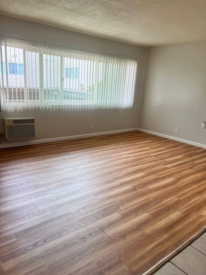 425 N Garfield Ave #9 - Photo 3 of 10