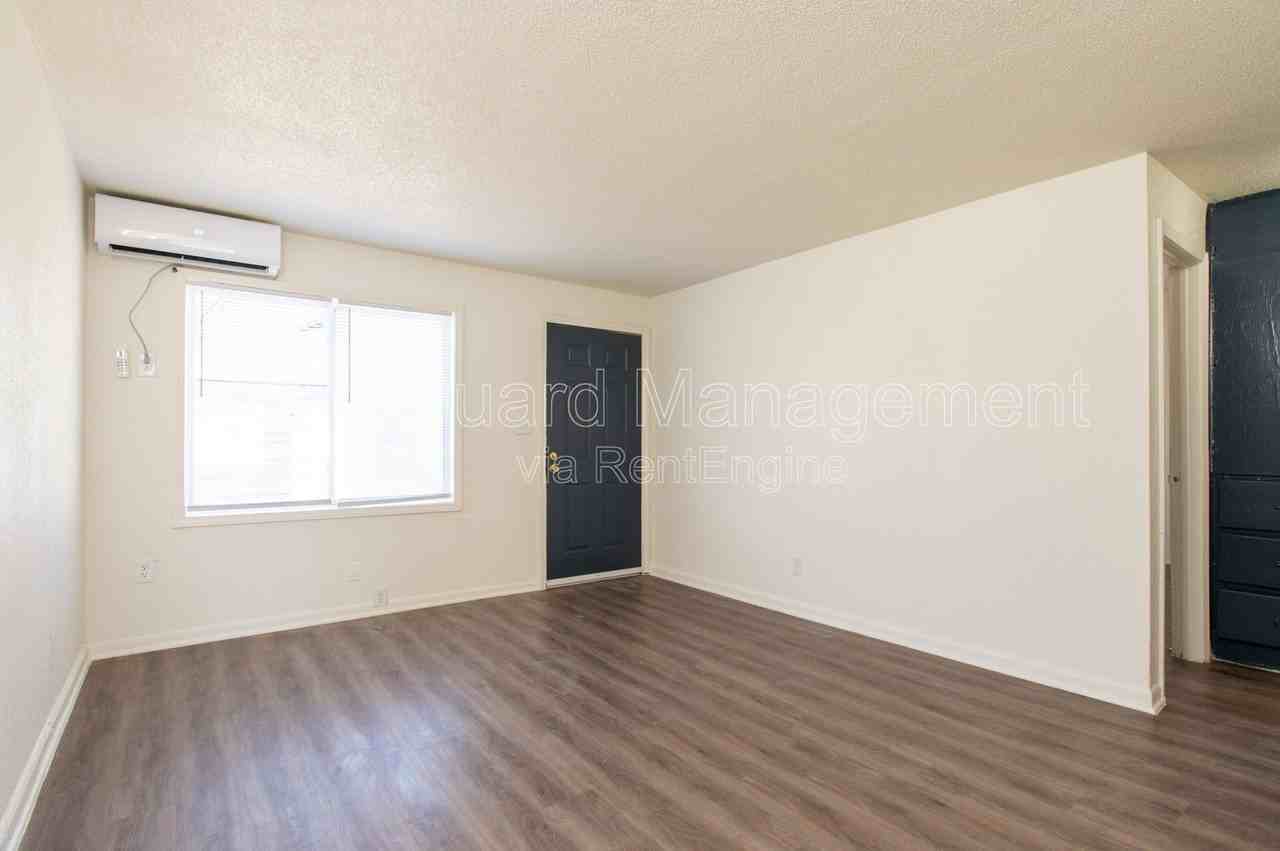 745 S Beverly Dr #745B - Photo 4 of 21