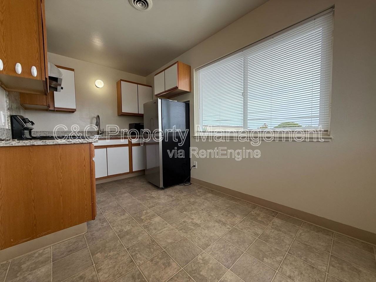 803 Hawthorne St #7 - Photo 3 of 11