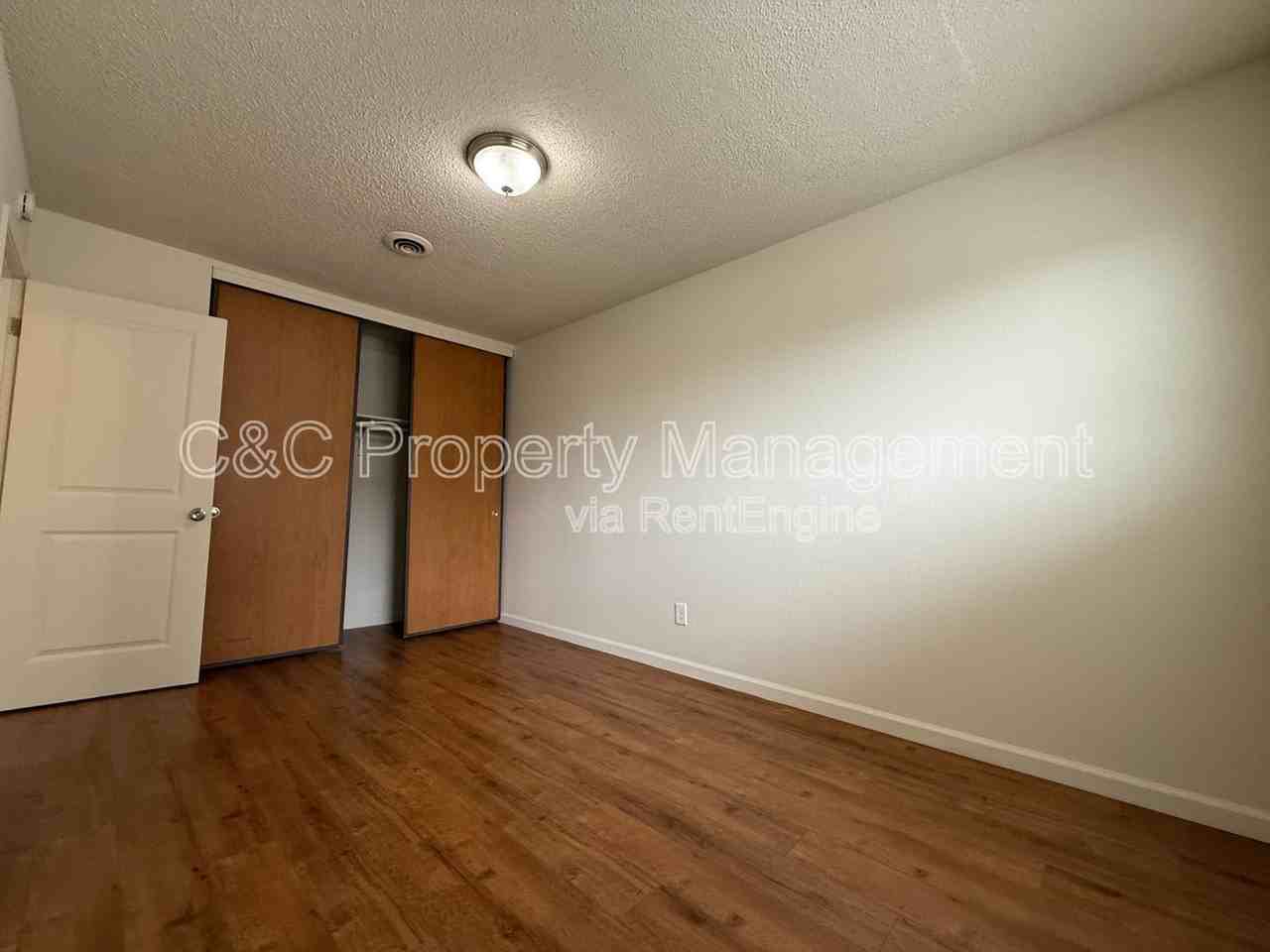 803 Hawthorne St #7 - Photo 4 of 11