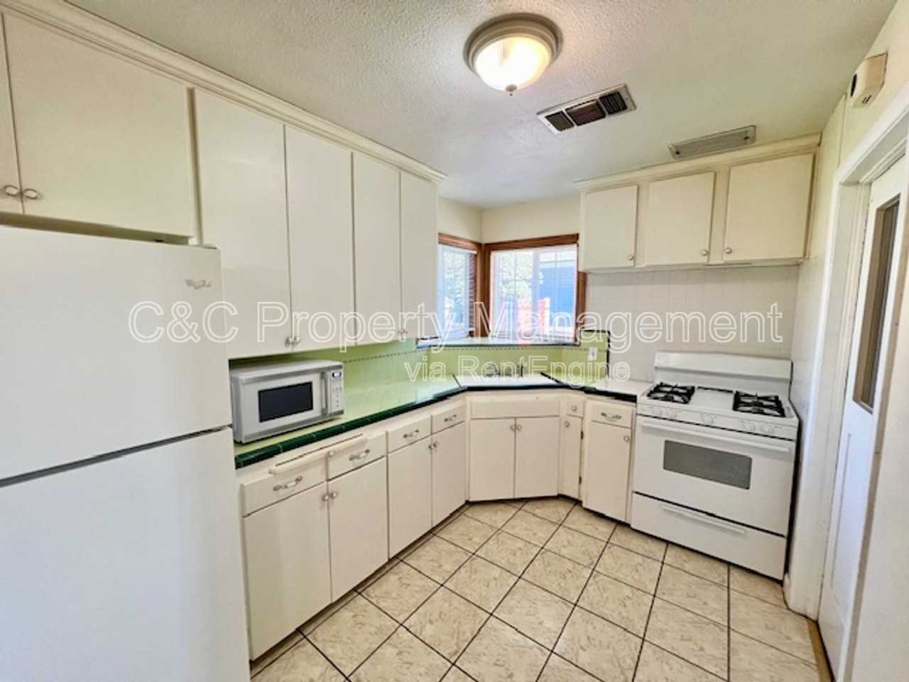 1720 Cherry Ave - Photo 4 of 12