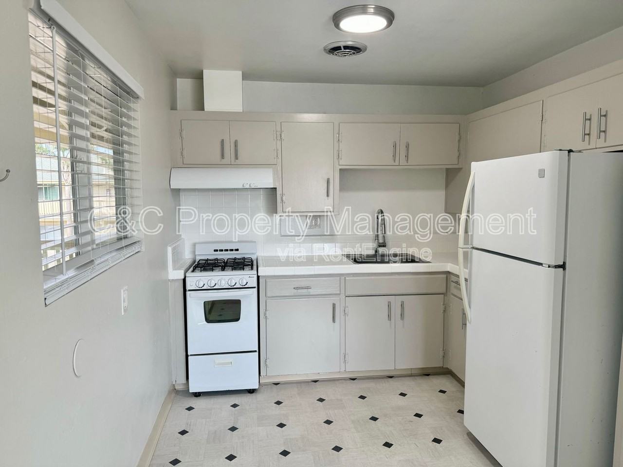 1280 Hilby Ave #26 - Photo 2 of 8