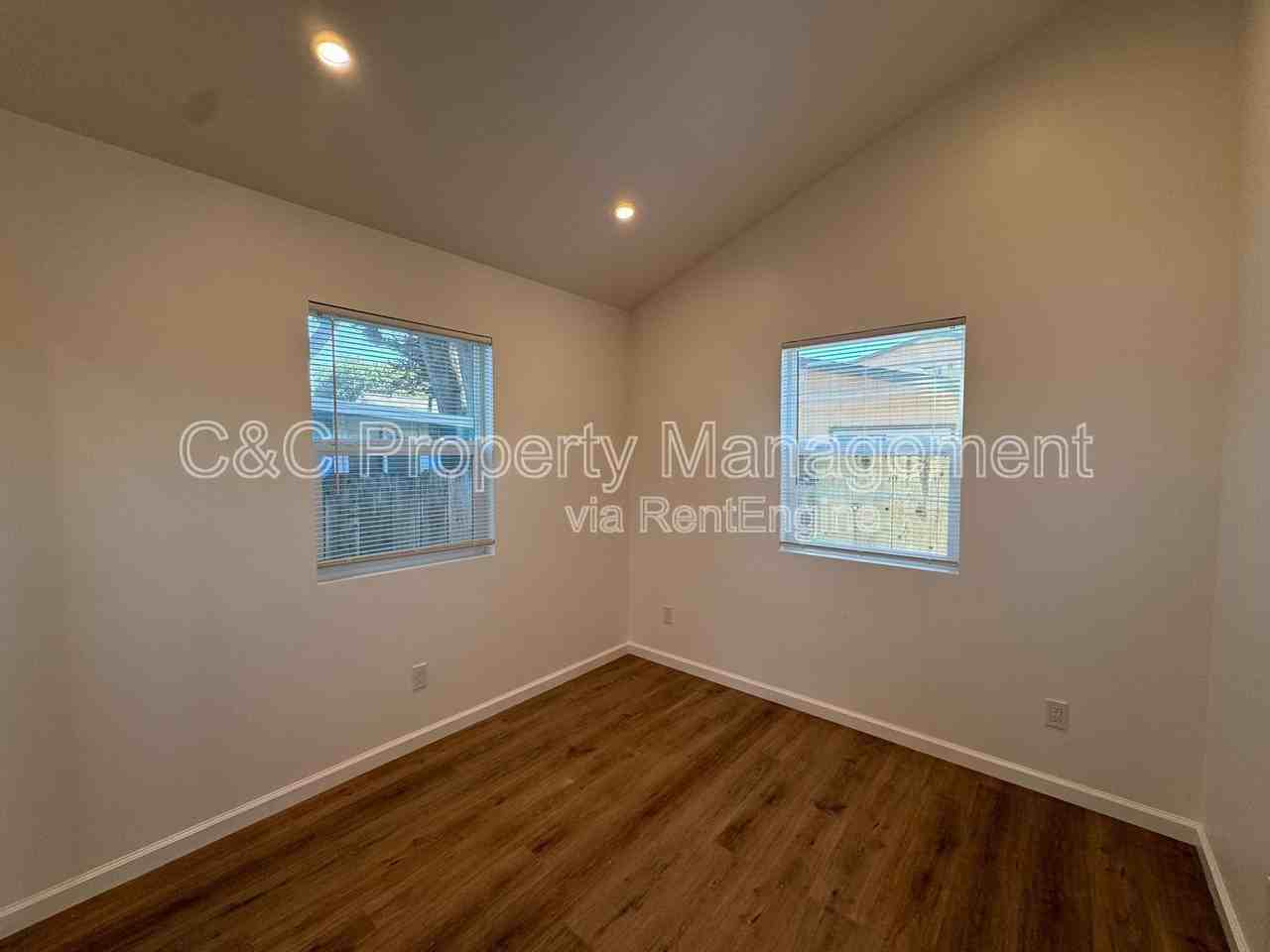 1082 Wanda Ave #F - Photo 4 of 7