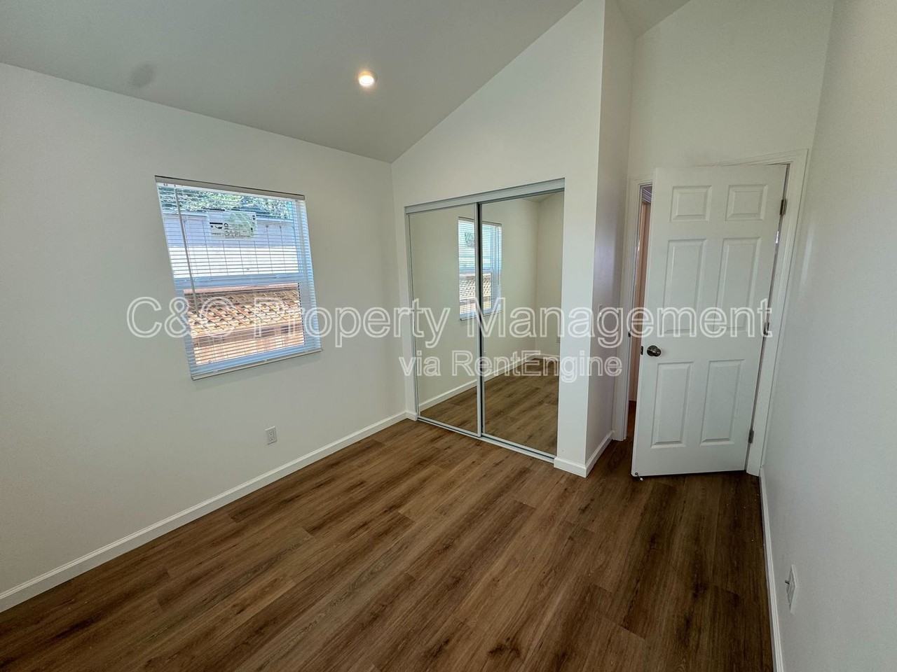 1082 Wanda Ave #F - Photo 6 of 7