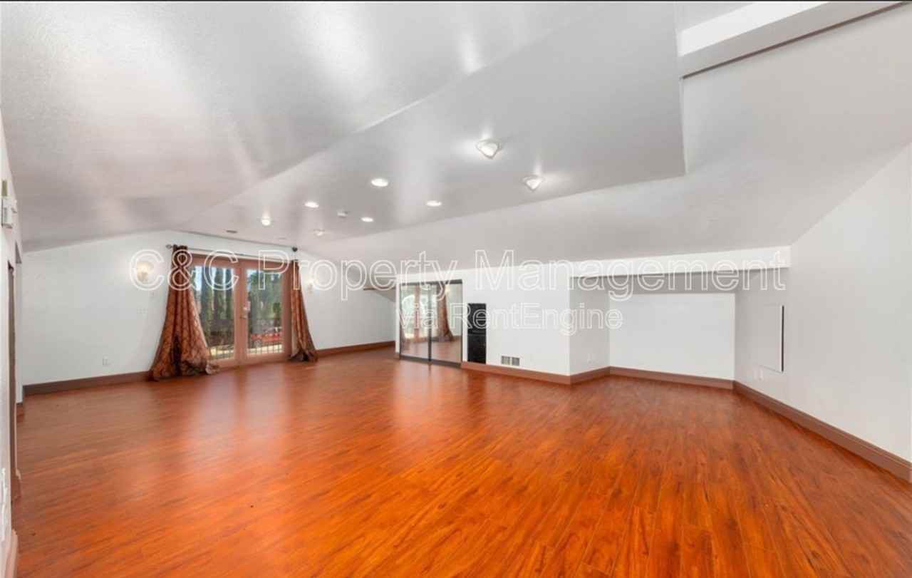 876 W Avenue L - Photo 2 of 24