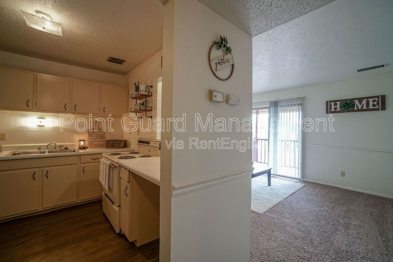 1508 Oxford Pl #18 - Photo 2 of 15