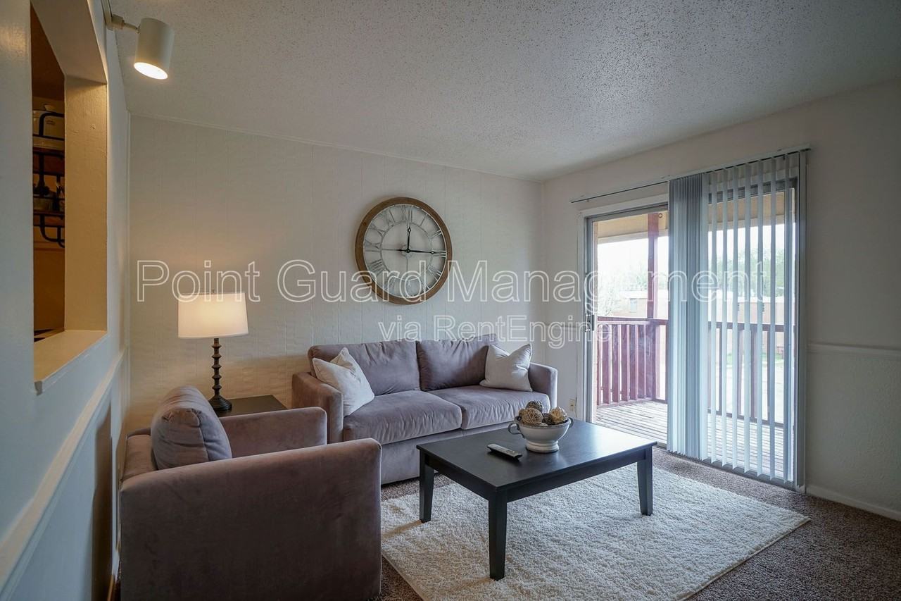1508 Oxford Pl #18 - Photo 3 of 15