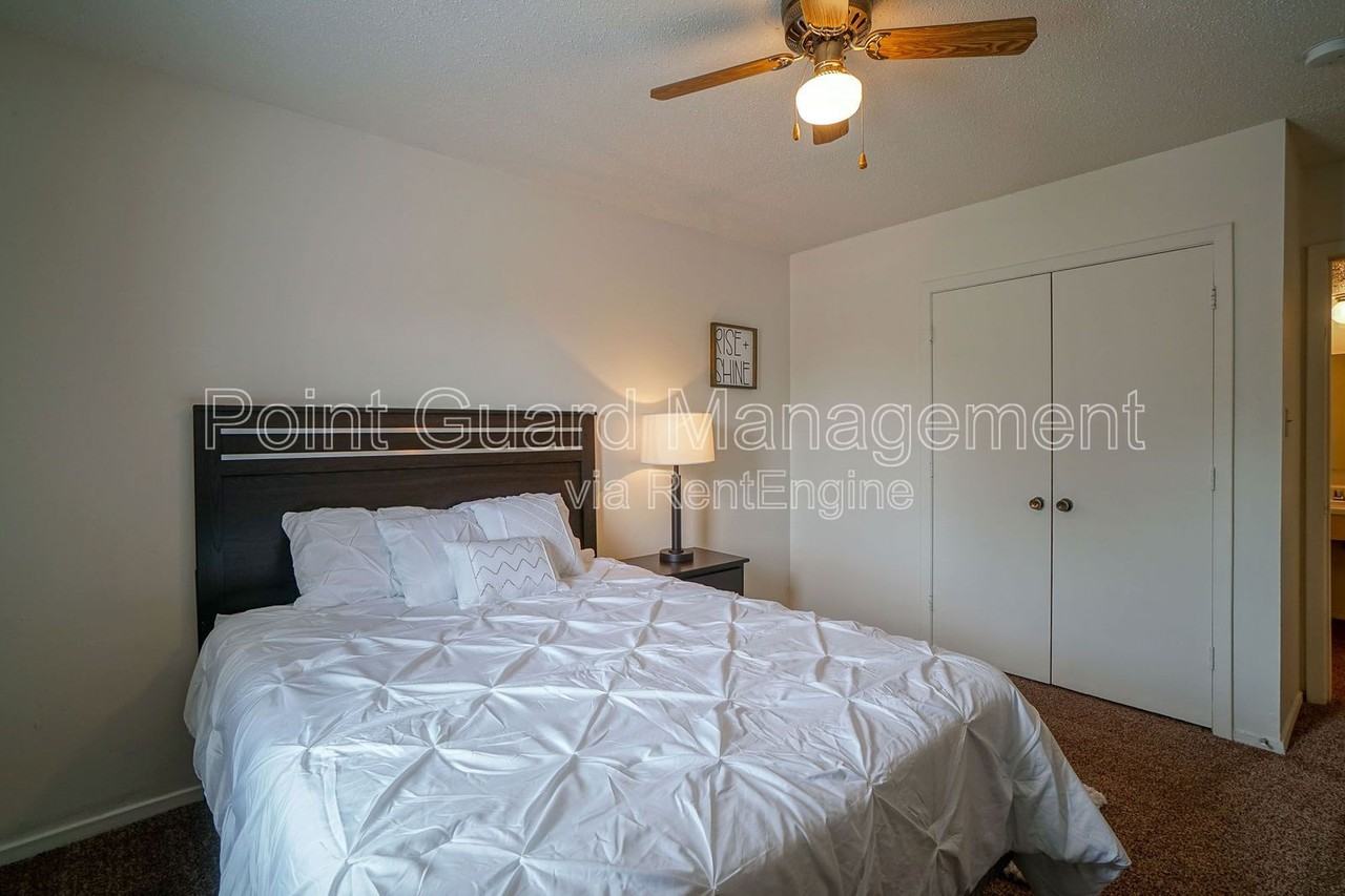 1508 Oxford Pl #18 - Photo 4 of 15
