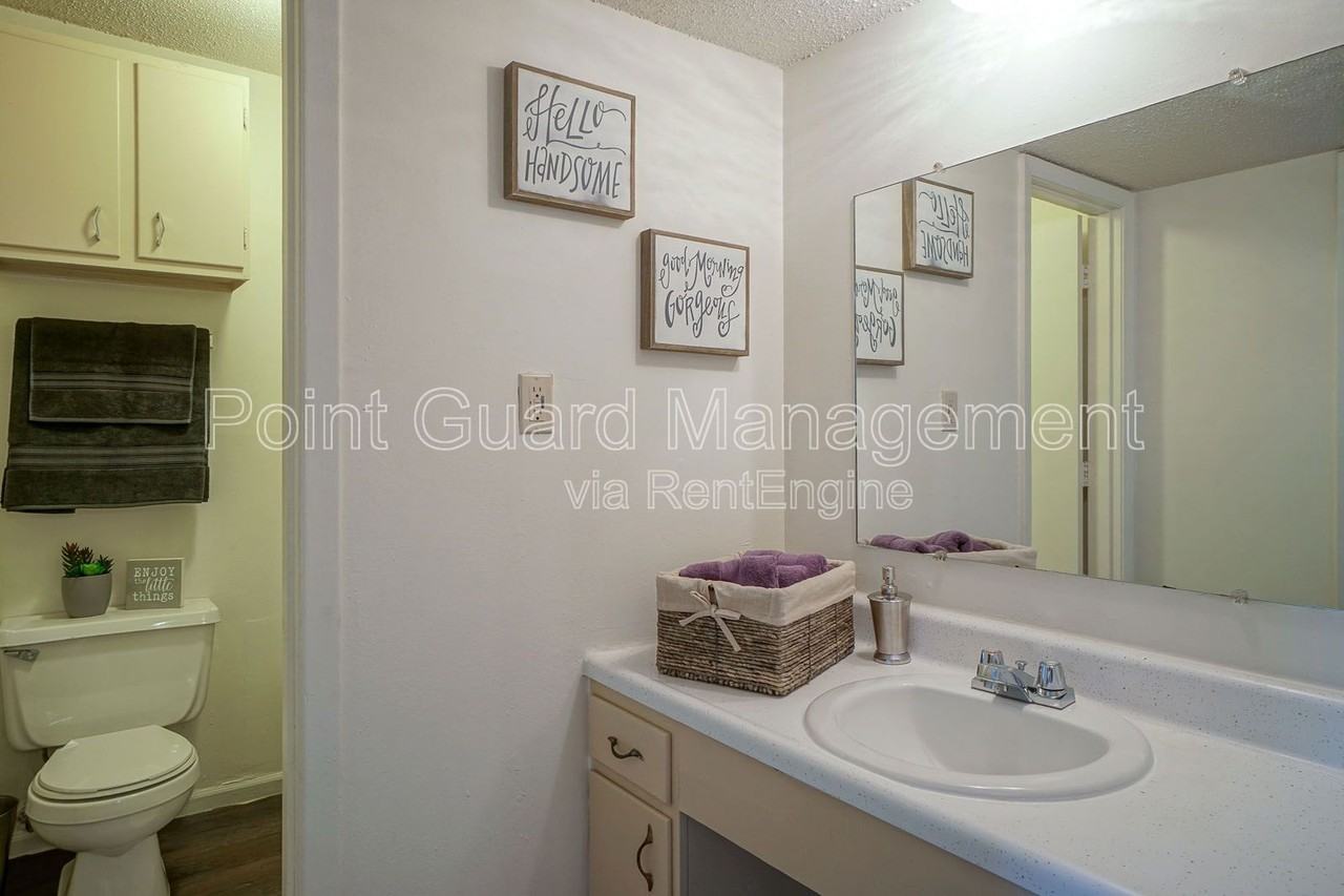 1508 Oxford Pl #18 - Photo 5 of 15