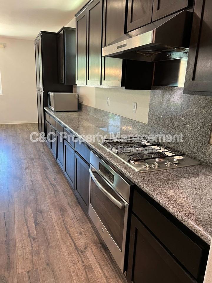 1506 Patterson Ranch Rd - Photo 4 of 21