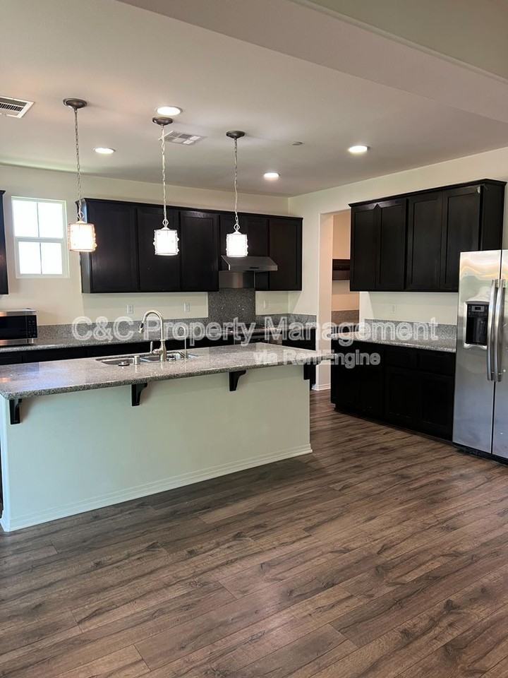 1506 Patterson Ranch Rd - Photo 5 of 21