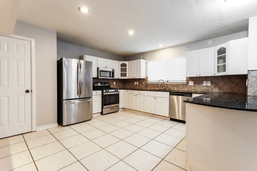 18903 Pine Trace Ct - Photo 7 of 17