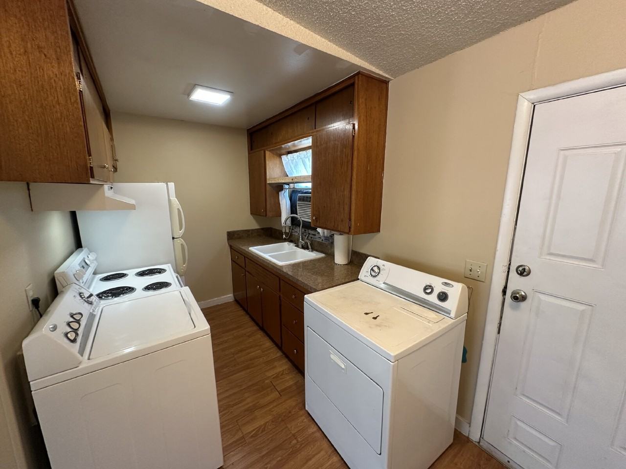 3421 W Good St - Photo 3 of 11