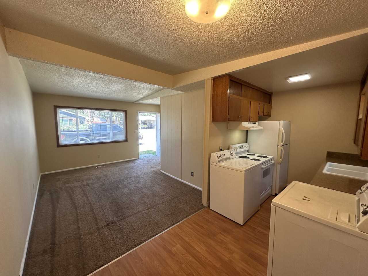 3421 W Good St - Photo 4 of 11