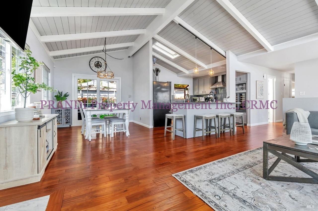 105 Graceland Dr - Photo 3 of 35