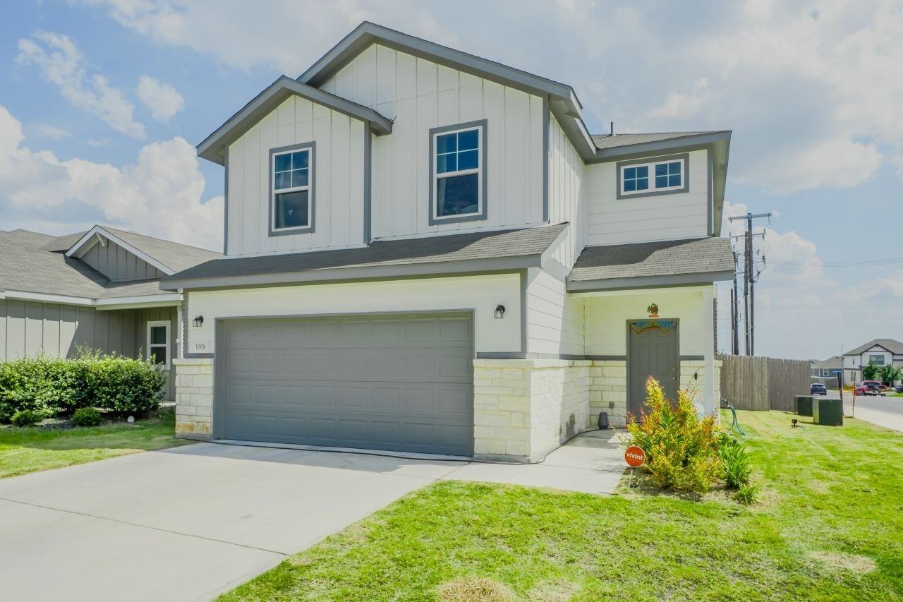 11918 Boots On - Photo 2 of 28