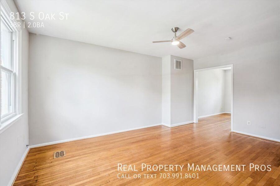 813 S Oak St - Photo 3 of 21