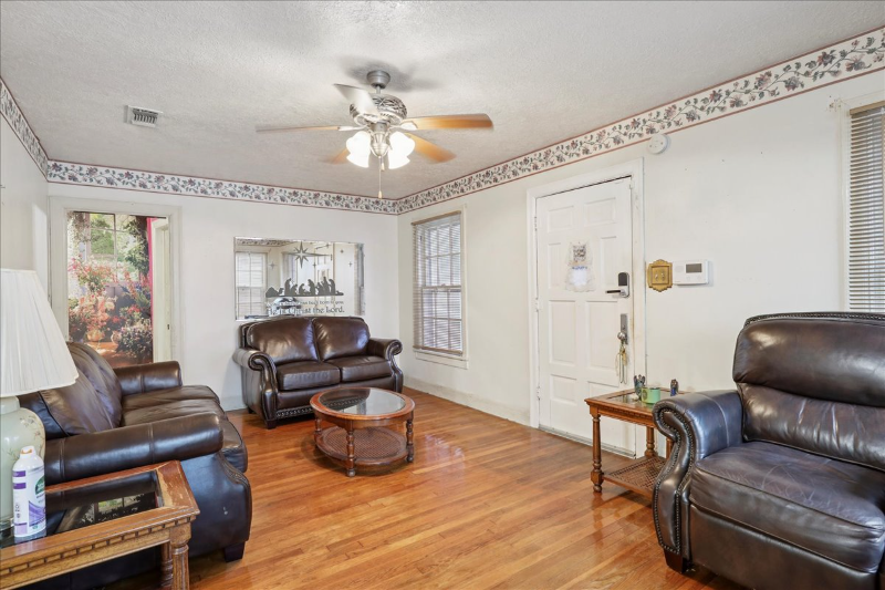 4045 Reed St - Photo 3 of 11