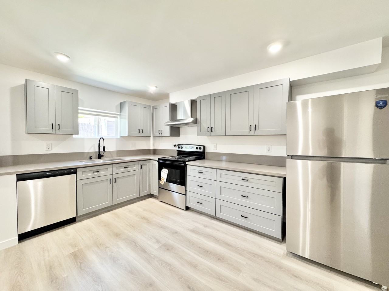 6127 3/4 Monterey Rd #3-4 - Photo 3 of 9