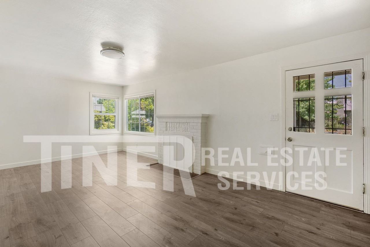 2228 22nd Ave - Photo 3 of 14