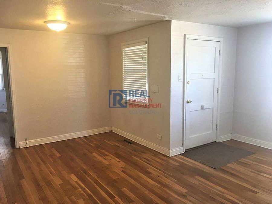 140 Oneida St - Photo 3 of 11