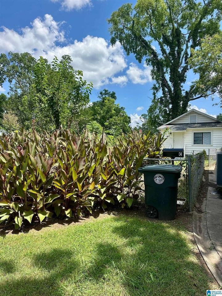 1337 Alabama Ave Sw #C - Photo 2 of 10