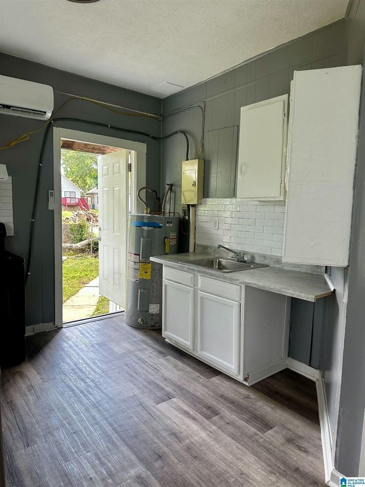 1337 Alabama Ave Sw #C - Photo 6 of 10