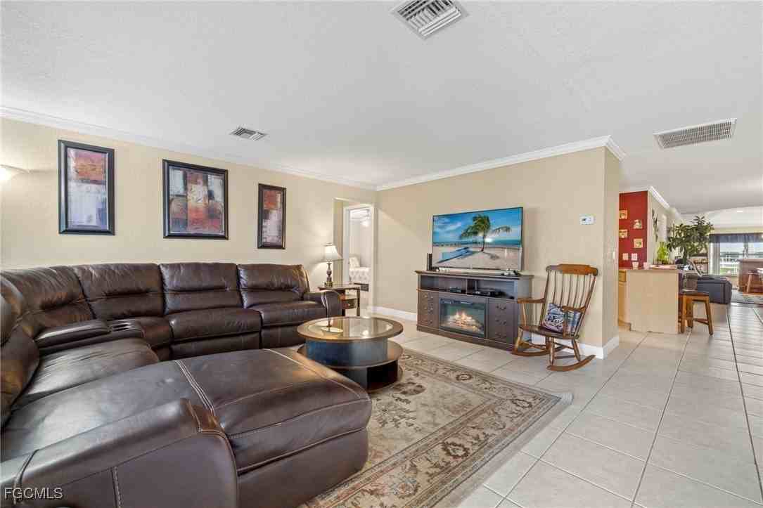 1023 Se 15th St - Photo 6 of 30