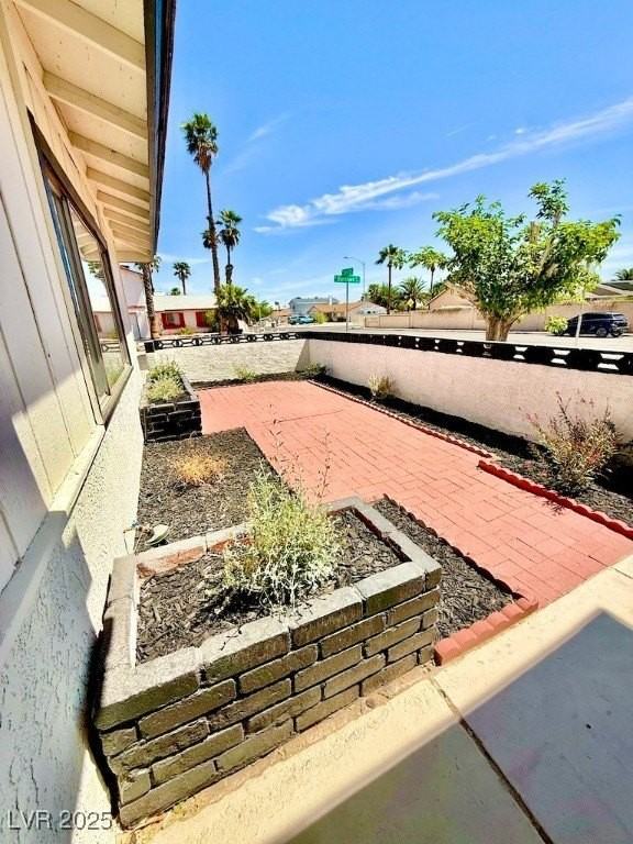 6220 Carl Ave - Photo 3 of 13