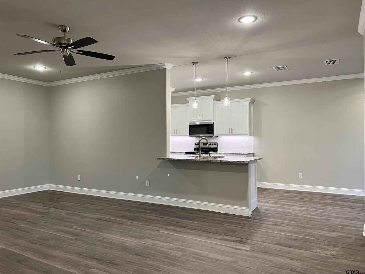 101 Maji - Photo 3 of 20