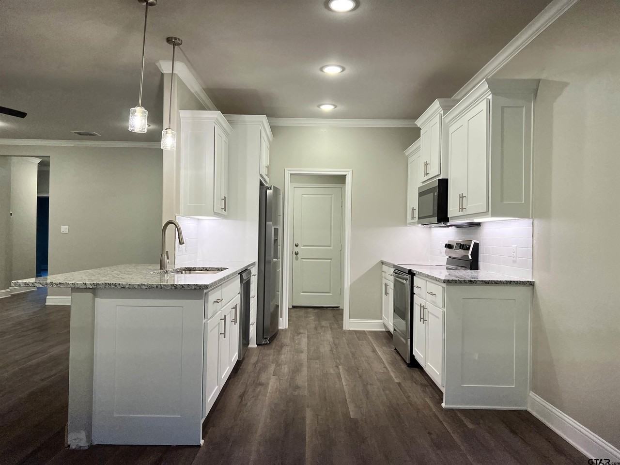 101 Maji - Photo 6 of 20