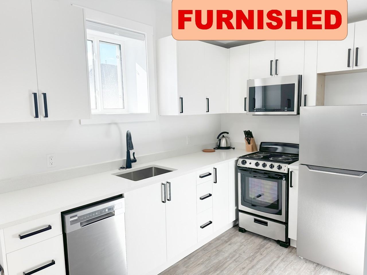 8911 B- 8911 112 Ave - Photo 3 of 10