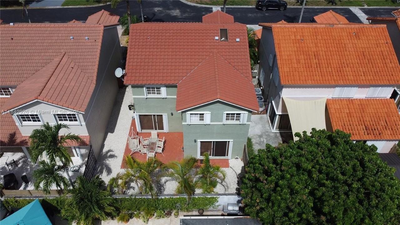 10290 Sw 139th Ct - Photo 4 of 42