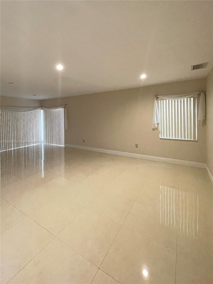 10290 Sw 139th Ct - Photo 6 of 42