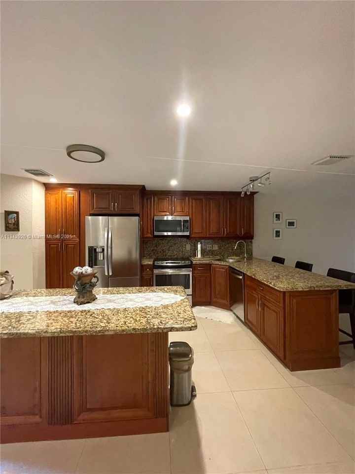 10290 Sw 139th Ct - Photo 7 of 42