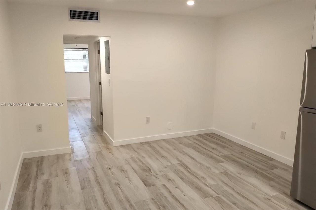 846 Lenox Ave #209 - Photo 2 of 2