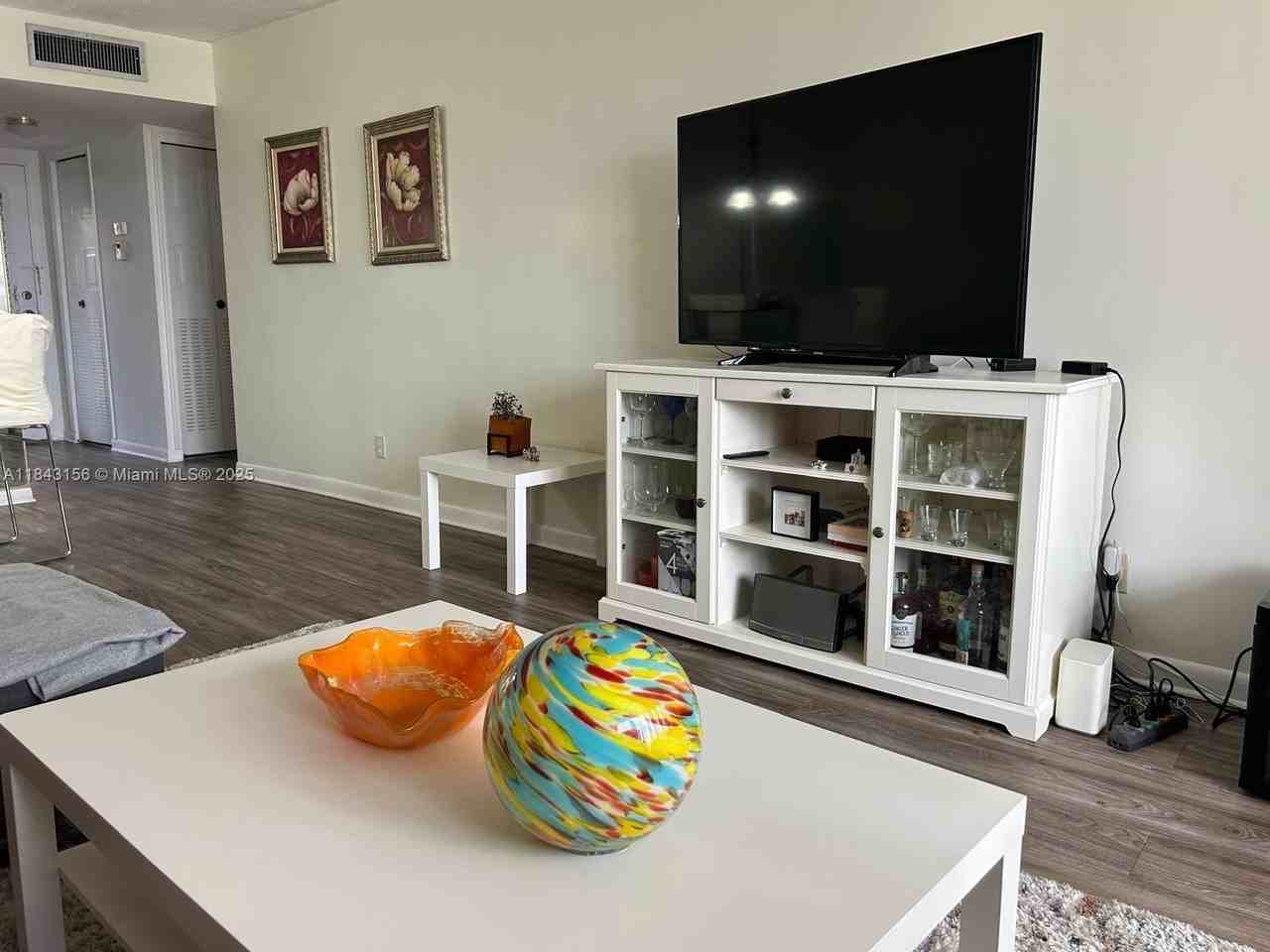 2851 Somerset Dr #307 - Photo 4 of 22