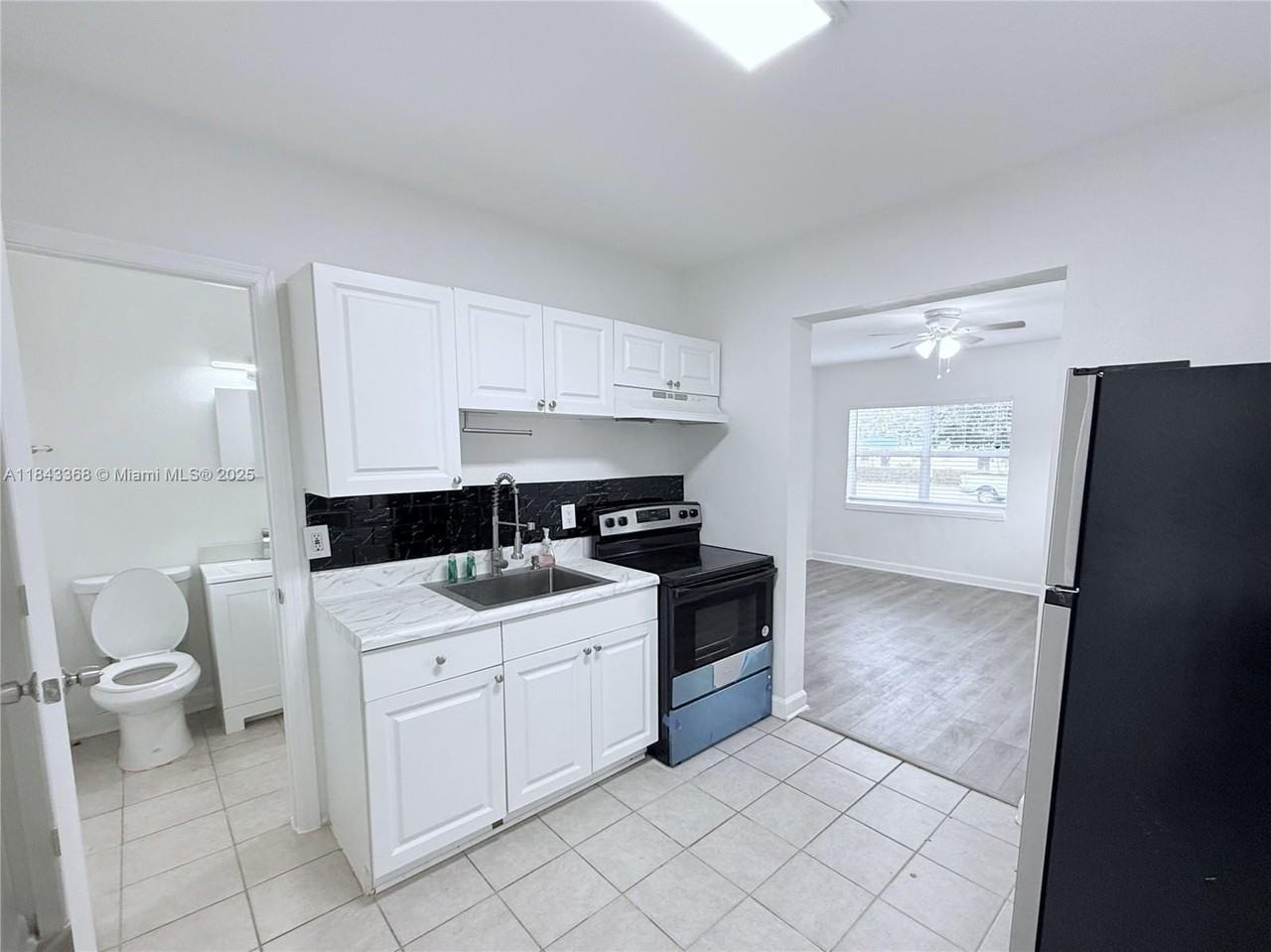 1625 S Federal Hwy #4 - Photo 4 of 17