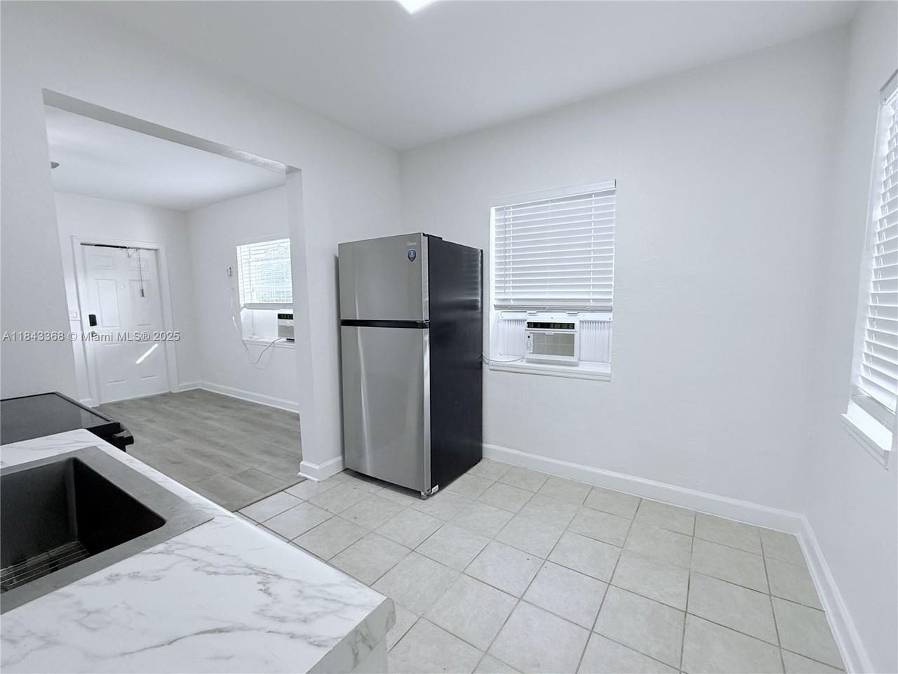 1625 S Federal Hwy #4 - Photo 5 of 17