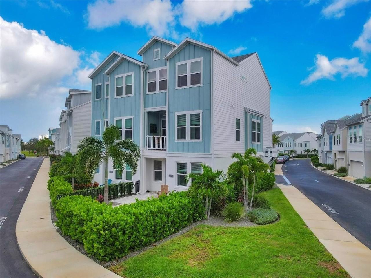 2353 Lindstrom St - Photo 2 of 44