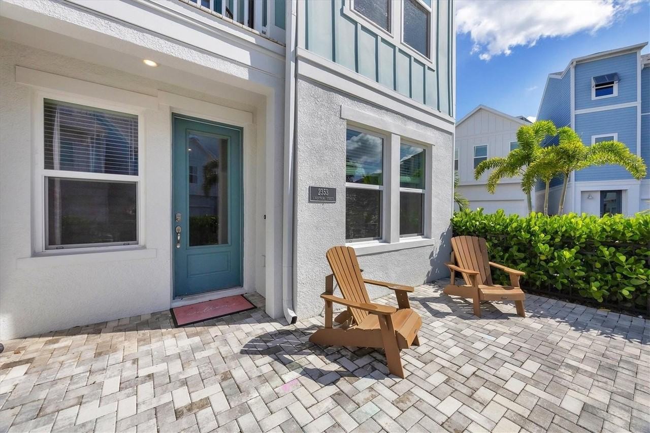 2353 Lindstrom St - Photo 3 of 44