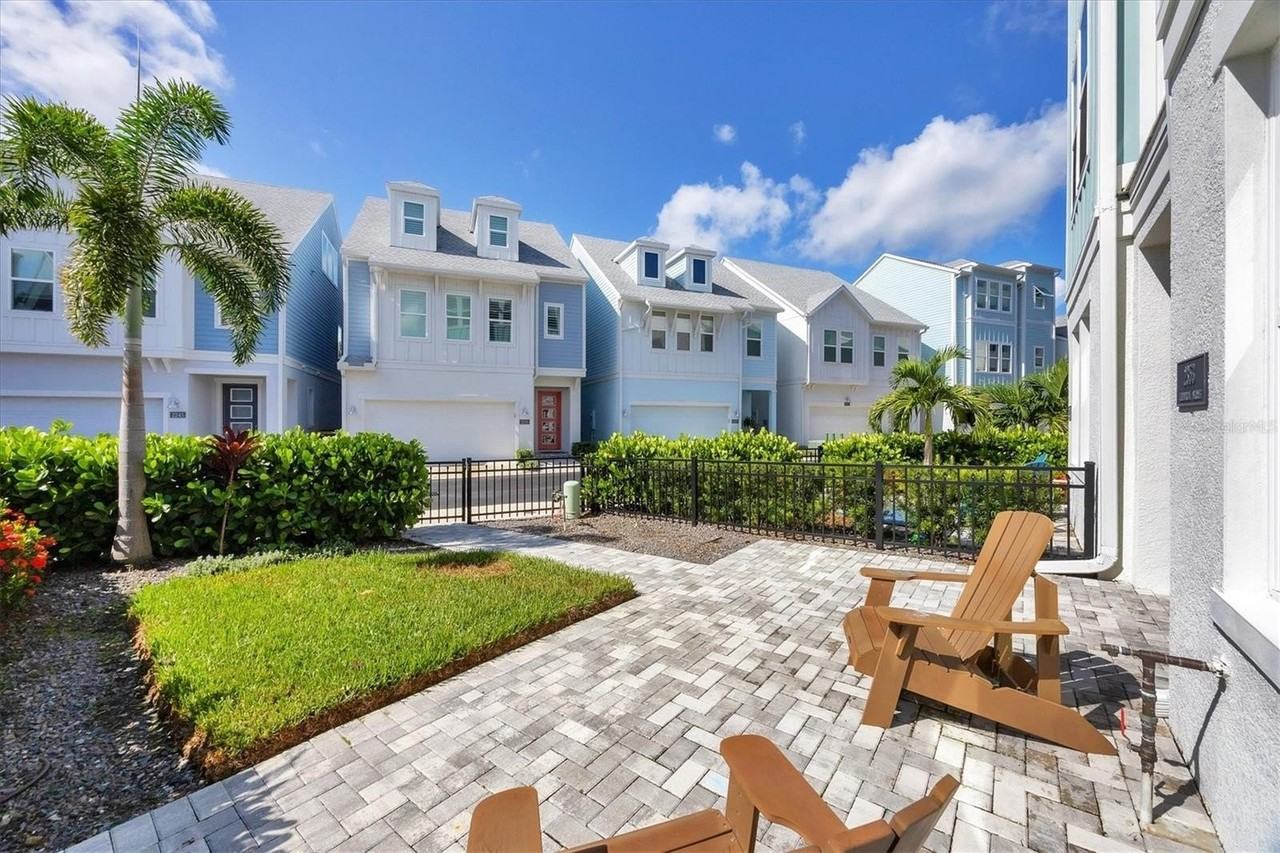 2353 Lindstrom St - Photo 5 of 44