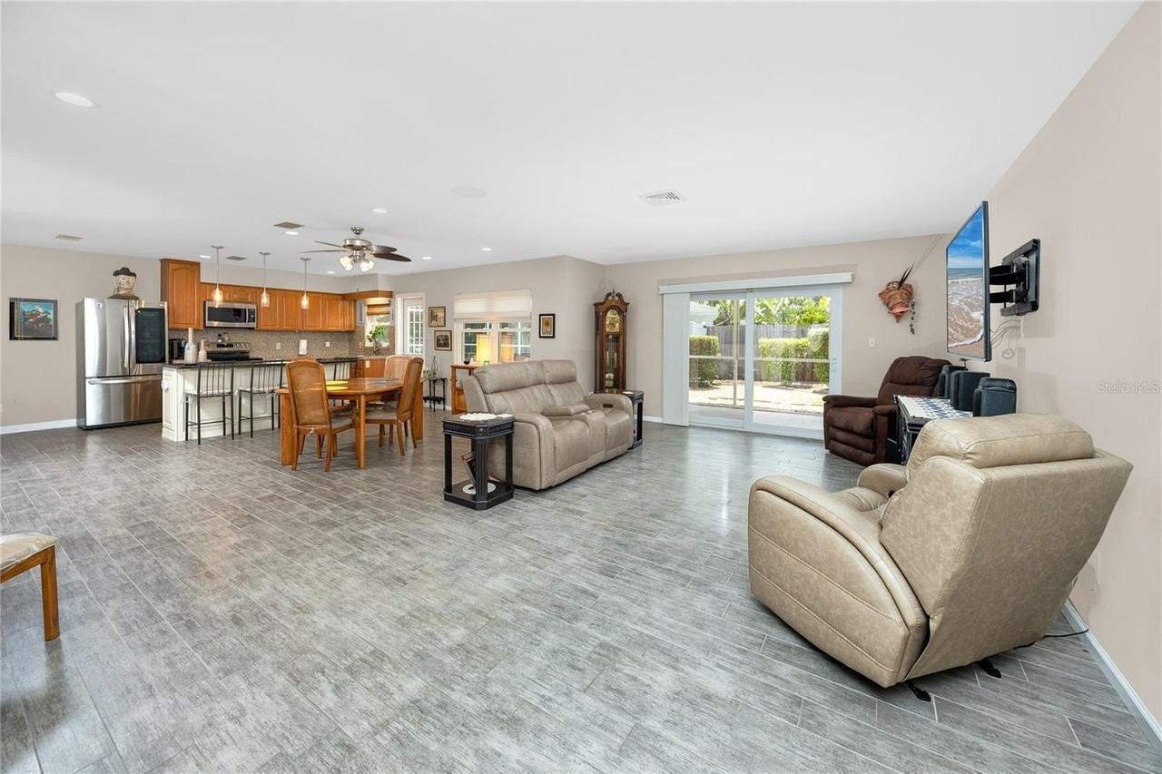 10504 Lacera Dr - Photo 5 of 43