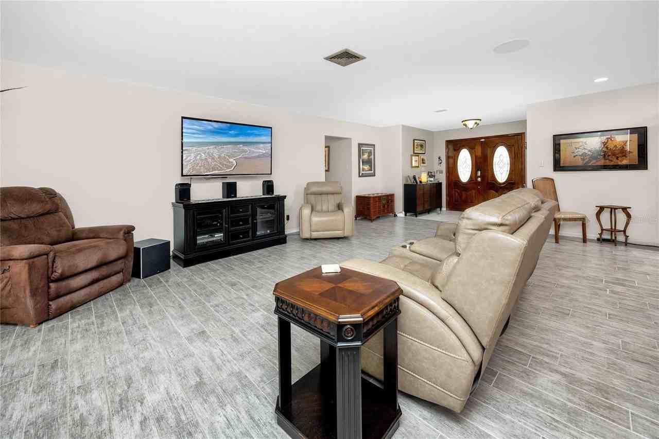 10504 Lacera Dr - Photo 6 of 43