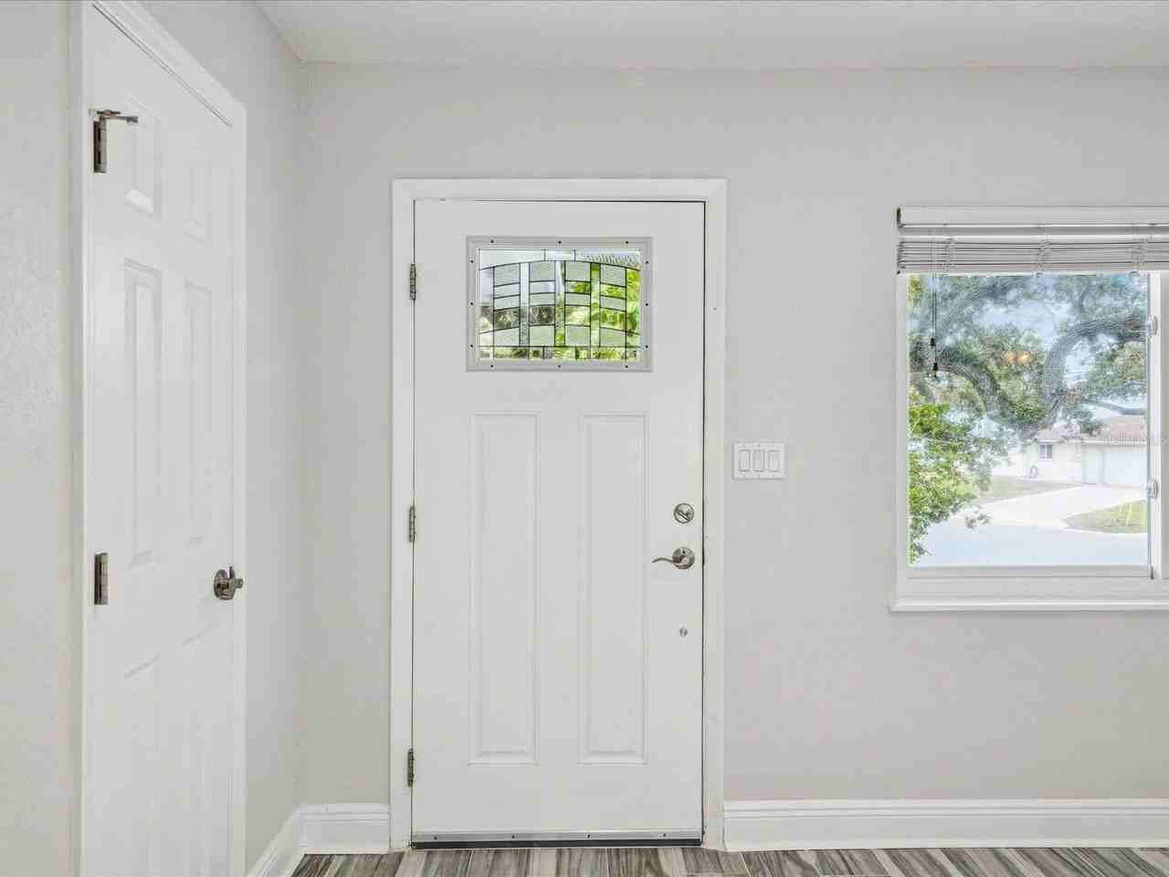 8399 42nd Ave N - Photo 4 of 50