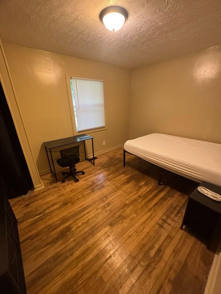 N Berwick Ave - Photo 4 of 4